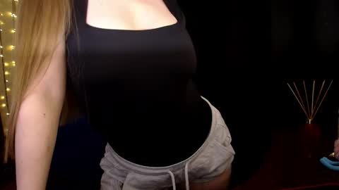 Snapshot of sindiwatsoon chatting on April 22, 2:29 pm Sindi online show from April 22, 2:29 pm