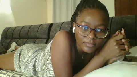 Snapshot of sinful_shadow chatting on July 16, 1:33 am sinful_shadow online show from July 16, 1:33 am