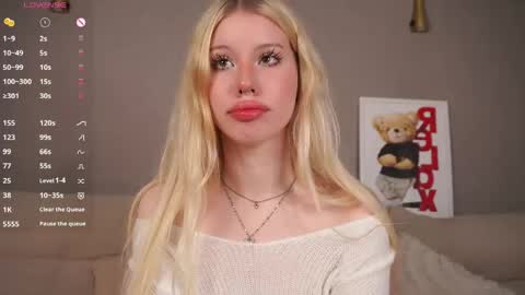 Snapshot of sinfulfairy chatting on June 1, 8:43 pm online show from June 1, 8:43 pm
