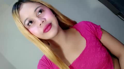 sinfulrose_ online show from April 23, 10:34 pm