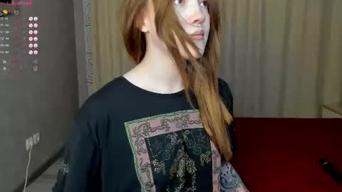 Snapshot of sinfulsmile_ chatting on June 20, 10:18 am Ivy online show from June 20, 10:18 am