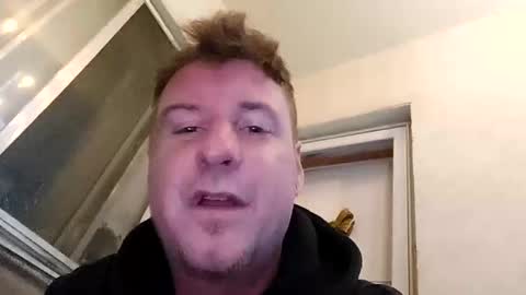 Snapshot of singledad88show chatting on October 15, 11:16 pm singledad88show online show from October 15, 11:16 pm