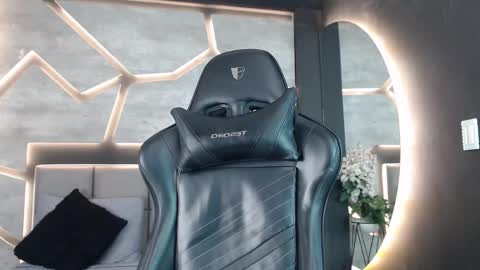 SinLickerr online show from February 26, 7:35 pm