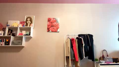 Emma online show from November 19, 1:11 pm