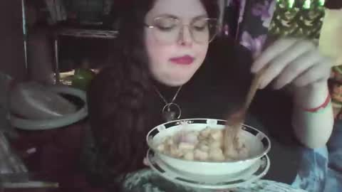 Snapshot of siofra chatting on March 10, 10:45 pm Siofra online show from March 10, 10:45 pm