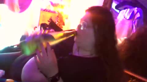 Snapshot of siofra chatting on September 22, 11:45 am Siofra online show from September 22, 11:45 am