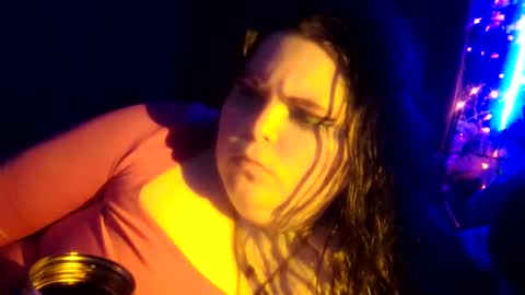 Snapshot of siofra chatting on November 14, 11:42 am Siofra online show from November 14, 11:42 am