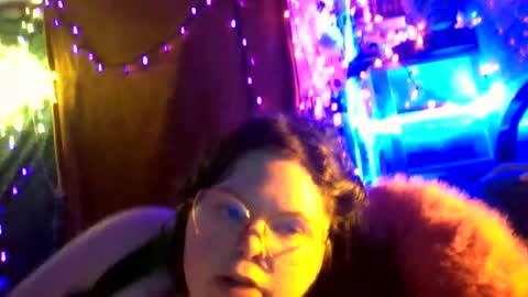 Snapshot of siofra chatting on December 14, 1:33 am Siofra online show from December 14, 1:33 am