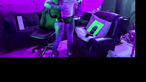 Snapshot of siphonophorstrings chatting on October 26, 3:45 am Dustbunnyfoofoo online show from October 26, 3:45 am