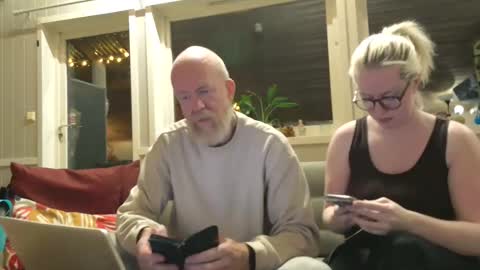 Snapshot of sir_and_essre chatting on January 5, 7:06 pm Sir Bacchus Miss Essre online show from January 5, 7:06 pm