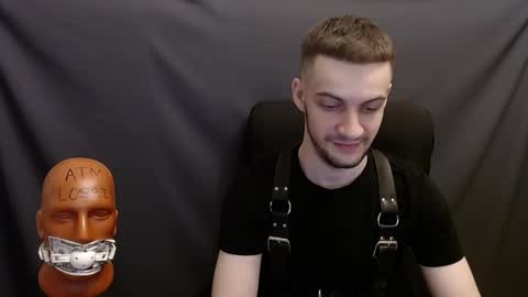 Snapshot of sir_damien chatting on December 4, 8:40 pm Sir Damien online show from December 4, 8:40 pm