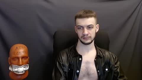 Snapshot of sir_damien chatting on January 1, 3:23 am Sir Damien online show from January 1, 3:23 am