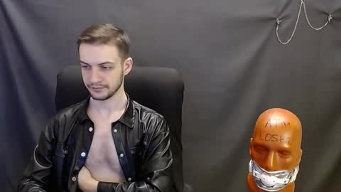 Snapshot of sir_damien chatting on February 8, 8:21 pm Sir Damien online show from February 8, 8:21 pm