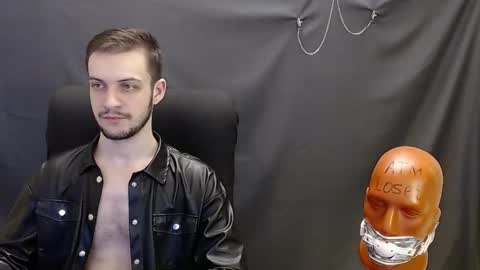 Snapshot of sir_damien chatting on February 16, 8:44 pm Sir Damien online show from February 16, 8:44 pm