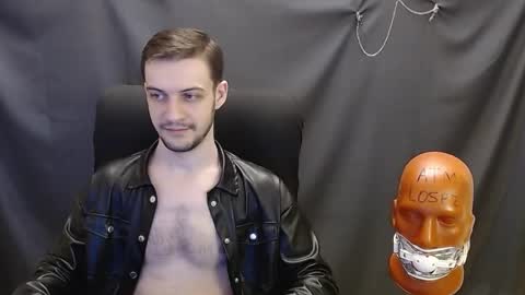 Snapshot of sir_damien chatting on March 2, 8:29 pm Sir Damien online show from March 2, 8:29 pm