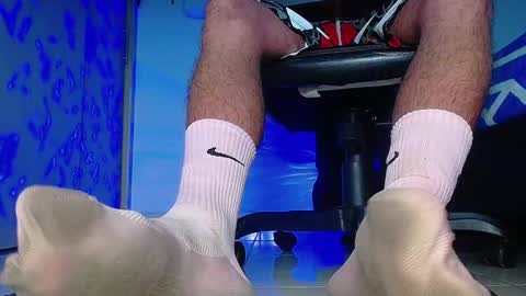 Snapshot of sir_kev66 chatting on November 8, 8:03 am only foot worshipers here online show from November 8, 8:03 am