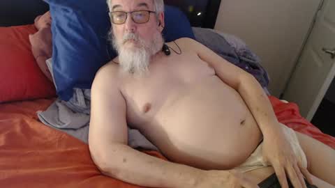 Snapshot of sirbeercan chatting on July 7, 9:02 am sir beer can the friendly hermit online show from July 7, 9:02 am