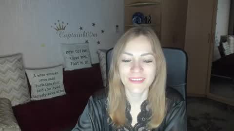 Snapshot of sirenasilk chatting on October 15, 3:17 am sirenasilk online show from October 15, 3:17 am