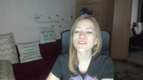 Snapshot of sirenasilk chatting on October 22, 3:29 am sirenasilk online show from October 22, 3:29 am