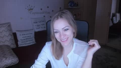 Snapshot of sirenasilk chatting on October 24, 3:47 am sirenasilk online show from October 24, 3:47 am