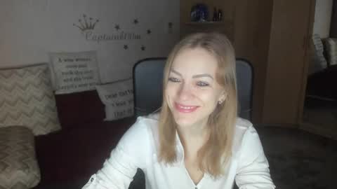 Snapshot of sirenasilk chatting on November 13, 3:27 am sirenasilk online show from November 13, 3:27 am