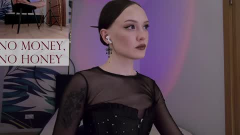 Snapshot of sirenaswhisper chatting on May 6, 10:26 pm Goddess Sirena online show from May 6, 10:26 pm
