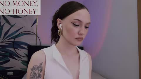 Snapshot of sirenaswhisper chatting on June 7, 1:04 pm Goddess Sirena online show from June 7, 1:04 pm