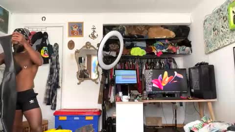 Snapshot of siriss_boyrag chatting on May 1, 4:44 pm siriss_boyrag online show from May 1, 4:44 pm