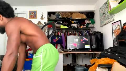 Snapshot of siriss_boyrag chatting on June 9, 12:50 pm siriss_boyrag online show from June 9, 12:50 pm