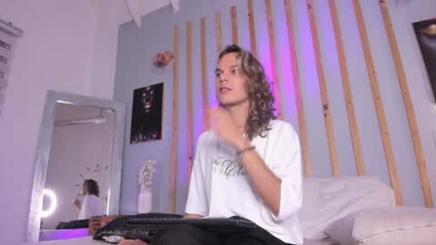 Sirphi Grant online show from October 17, 11:35 am