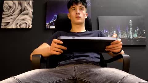 SirReedy online show from December 21, 9:49 am