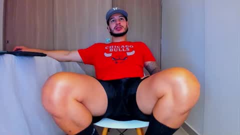 Snapshot of sirs_papi chatting on April 1, 4:35 am Call me papi online show from April 1, 4:35 am