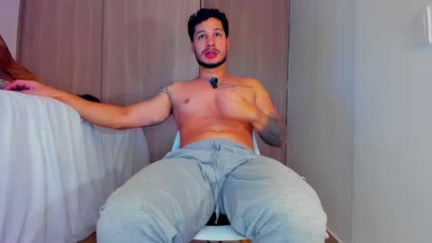 Snapshot of sirs_papi chatting on May 8, 4:51 am Call me papi online show from May 8, 4:51 am