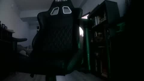 Snapshot of sirwally19er chatting on December 14, 8:46 pm sirwally19er online show from December 14, 8:46 pm