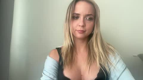 Snapshot of sisi_bunny chatting on July 13, 4:10 pm Sisi Bunny online show from July 13, 4:10 pm