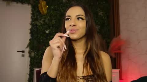 Dee online show from January 13, 8:47 pm