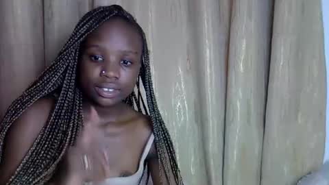 Snapshot of sismile chatting on December 5, 12:58 pm shannie online show from December 5, 12:58 pm