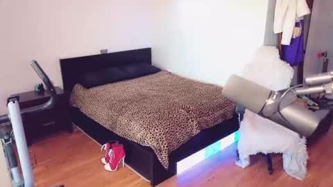 Ashleigh Mak online show from September 9, 8:08 pm