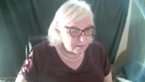 Sissy Diane online show from December 5, 12:30 am