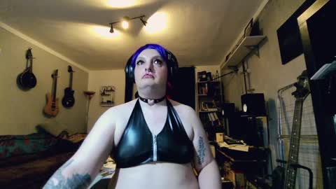 Snapshot of sissylovedoll chatting on June 6, 2:05 am Tiffany Candy online show from June 6, 2:05 am