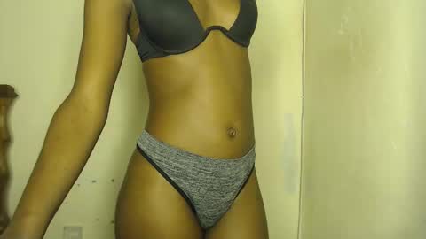 sizzly_ass online show from April 4, 11:40 am