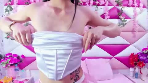 Snapshot of skarlet_skye chatting on March 21, 7:39 pm Skarlet online show from March 21, 7:39 pm
