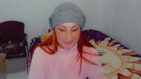 Snapshot of skarlett2072 chatting on November 4, 2:21 am Arlett online show from November 4, 2:21 am