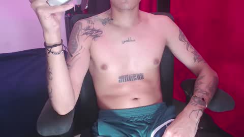 Snapshot of skateboy444 chatting on March 11, 5:27 am king online show from March 11, 5:27 am