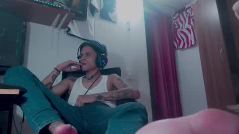 Snapshot of skateboy444 chatting on September 21, 9:55 am king online show from September 21, 9:55 am