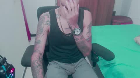 Snapshot of skateboy444 chatting on October 5, 6:12 am king online show from October 5, 6:12 am