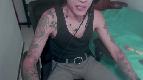 Snapshot of skateboy444 chatting on October 18, 3:09 am king online show from October 18, 3:09 am
