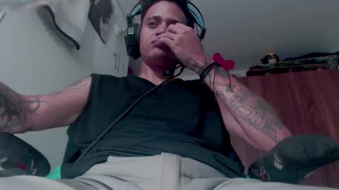 Snapshot of skateboy444 chatting on October 24, 5:37 am king online show from October 24, 5:37 am