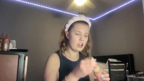 Snapshot of skiimaskabby chatting on February 1, 2:58 am skiimaskabby online show from February 1, 2:58 am