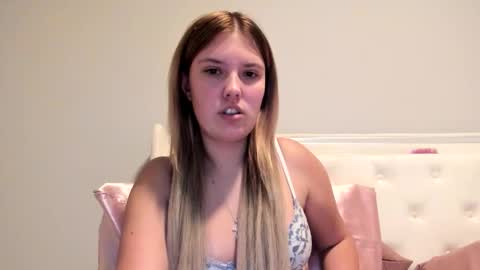 Snapshot of skiimaskabby chatting on September 11, 2:55 am skiimaskabby online show from September 11, 2:55 am